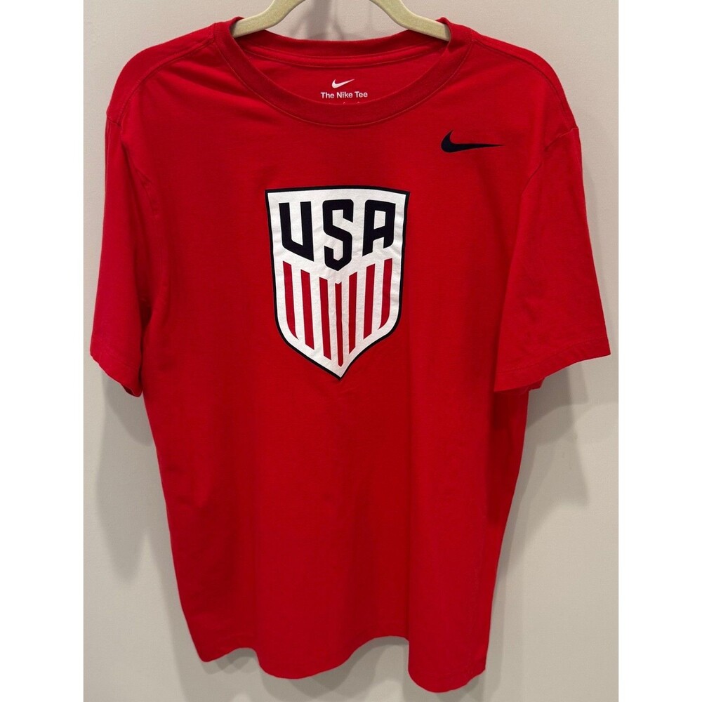 Team USA Soccer Crest - The Nike Tee T-Shirt - Men's Large - Red